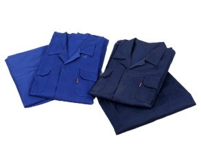 工作? /> 
</p>
<p>
	<br />
</p>
<p>
	1.全棉作业服的保养Q?br />
<br />
如果是棉麻资料的作业服，必定要留意防潮防霉，作业服怎么q行日常的保dQ就必定要留意醋Q由于醋是会(x)Ҏ(gu)l品形成腐蚀的，保藏前要z净Q晒qӀ还有像是一些果汁或者是其他的酸性物质都是需求留意的Q如果不心(j)感染?jin)的话，保藏也要留意按色彩深分cM藏，免的怺染色Q那p立即用清水来处理Q不然的话时M?jin)就会(x)清z不掉?br />
<br />
2.作业服的清洗Q?br />
<br />
如果是丝l的作业服，丝绸的要点也是防潮，它比奛_子还娇气。，淡色的一些作业服的话z的比较久就?x)呈现掉色的现象Q我们的作业服才不会(x)׃我们的错误做法而减短他们的寿数Q如果是q样的话Q那么就可以再水中加一些清z剂Q然后跑半个时左右Q然后再用清水来q行清洗Q期望大安做好作业服的保养Q每天都I着新的服Q轻松作业?</p>
<p>
	<br />
</p>
<p>
	<br />
	<div>
		<br />
	</div>
</p>
<p>
	<br />
</p>
<p>
	<br />
</p> 
						   </p>
					</div>
					  <p>发布旉Q?017-08-18 </p>
                    <p>来源Q?a href='http://21tfw.com/news/22.html'>http://21tfw.com/news/22.html</a></p>
          
					<ul class=